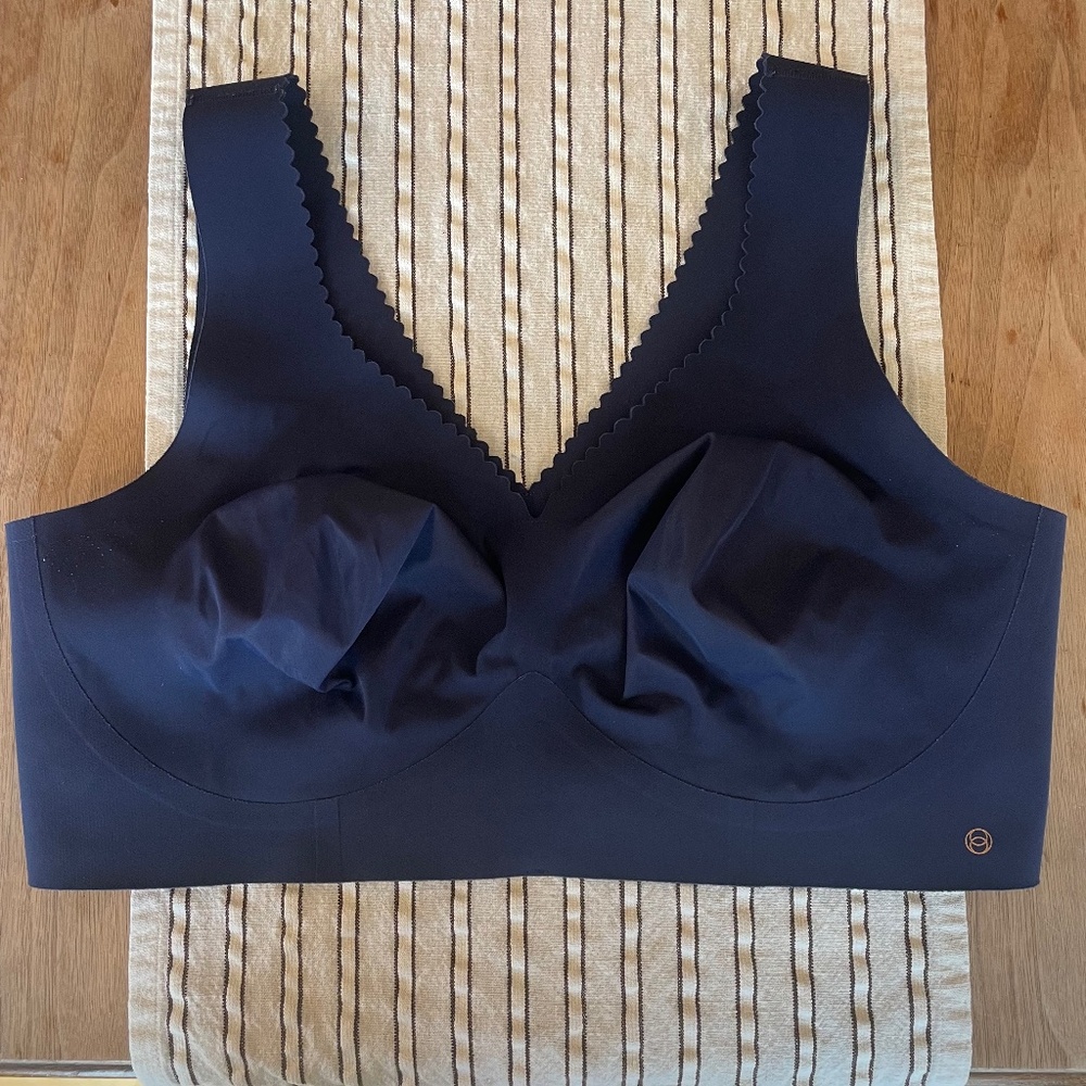 Women's Black Scalloped Edge Bra